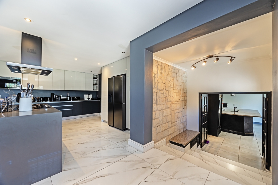 5 Bedroom Property for Sale in Haasendal Western Cape